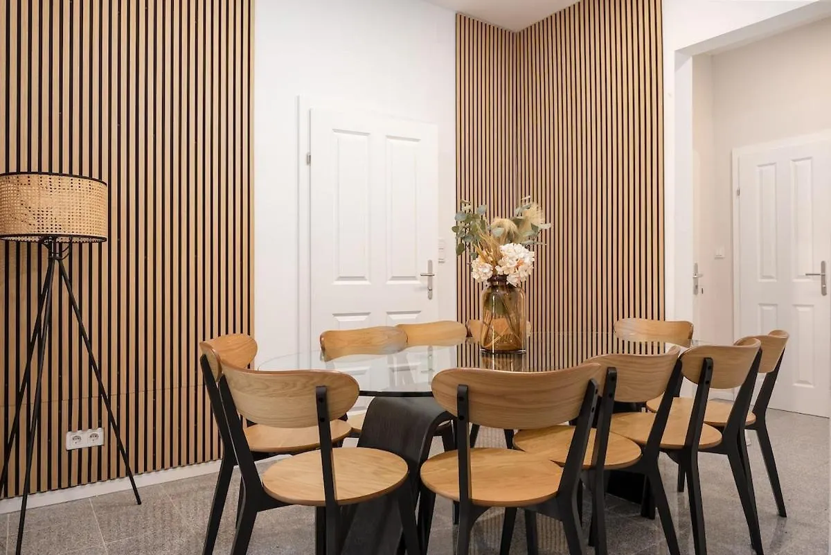 16 Guests I 4BR I Near Danube I 5 Min to U1 Apartment Vienna Austria