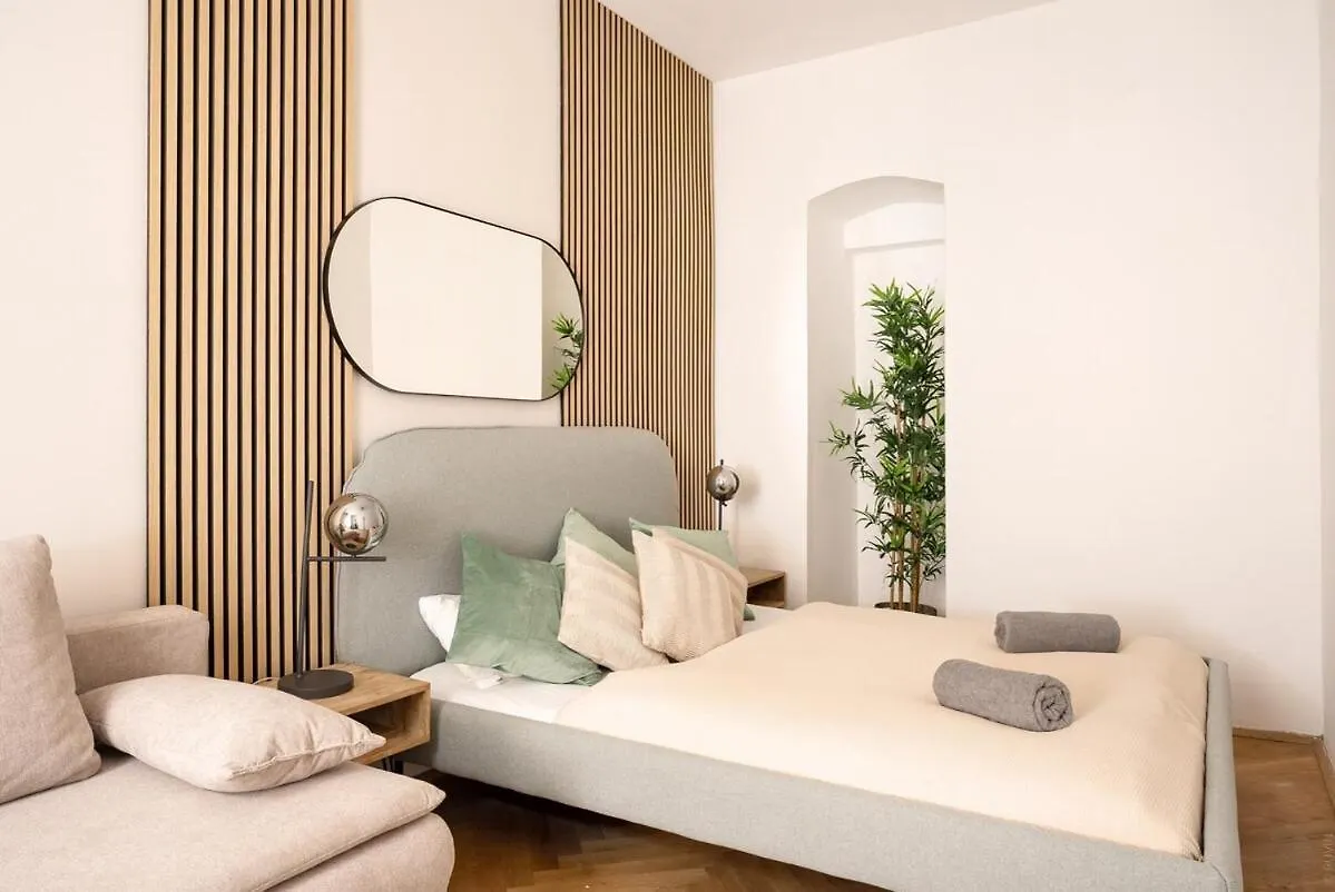 16 Guests I 4BR I Near Danube I 5 Min to U1 Apartment Vienna